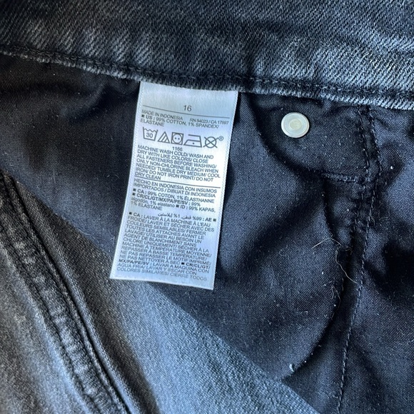 Black denim shorts - Picture 3 of 6